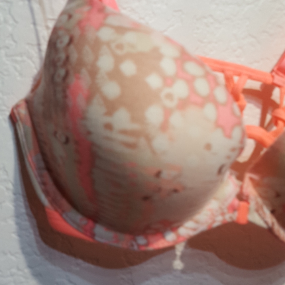 Victoria's secret front close push up 34C - Picture 4 of 6